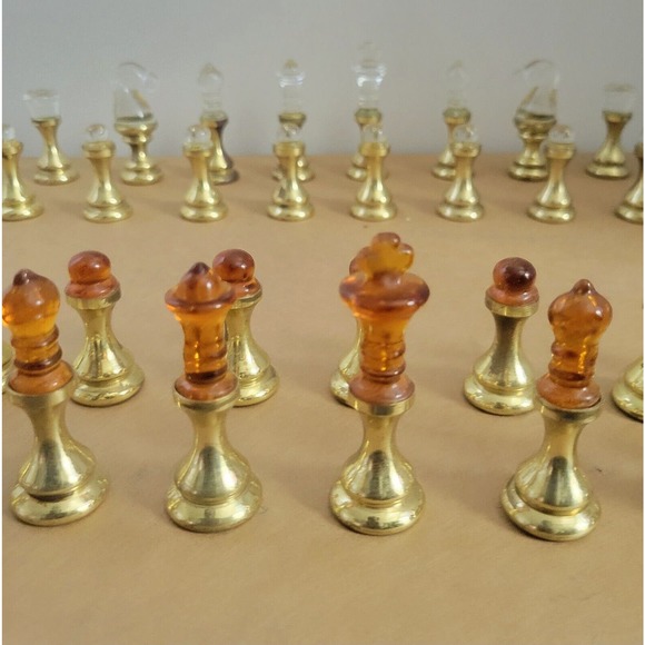 VTG Brass Metal & Amber & Clear Glass Chess Set 32 Pieces Complete, Felt Bottoms - Picture 16 of 16